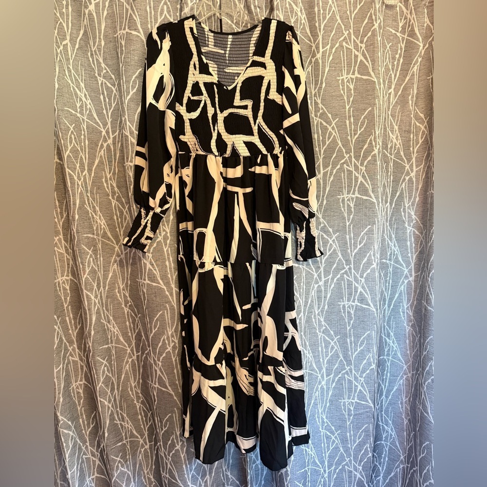 NWOT Long Sleeve Maxi Dress size Large - Picture 1 of 7